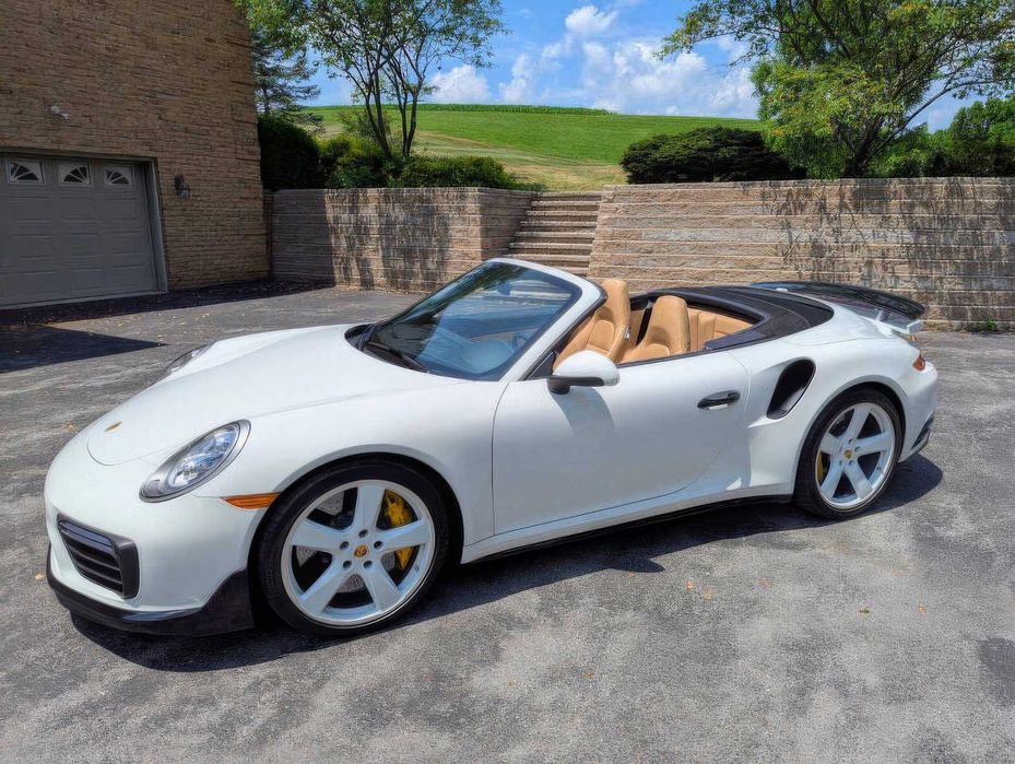 Porsche 911 Turbo S      2019