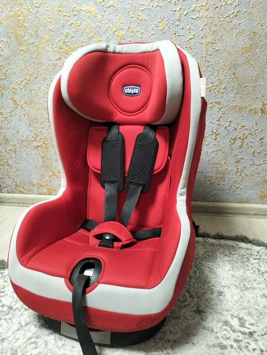 Автокрісло  chicco isofix
