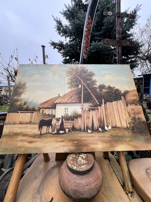 Стара картина – портрет української дівчини з намистом