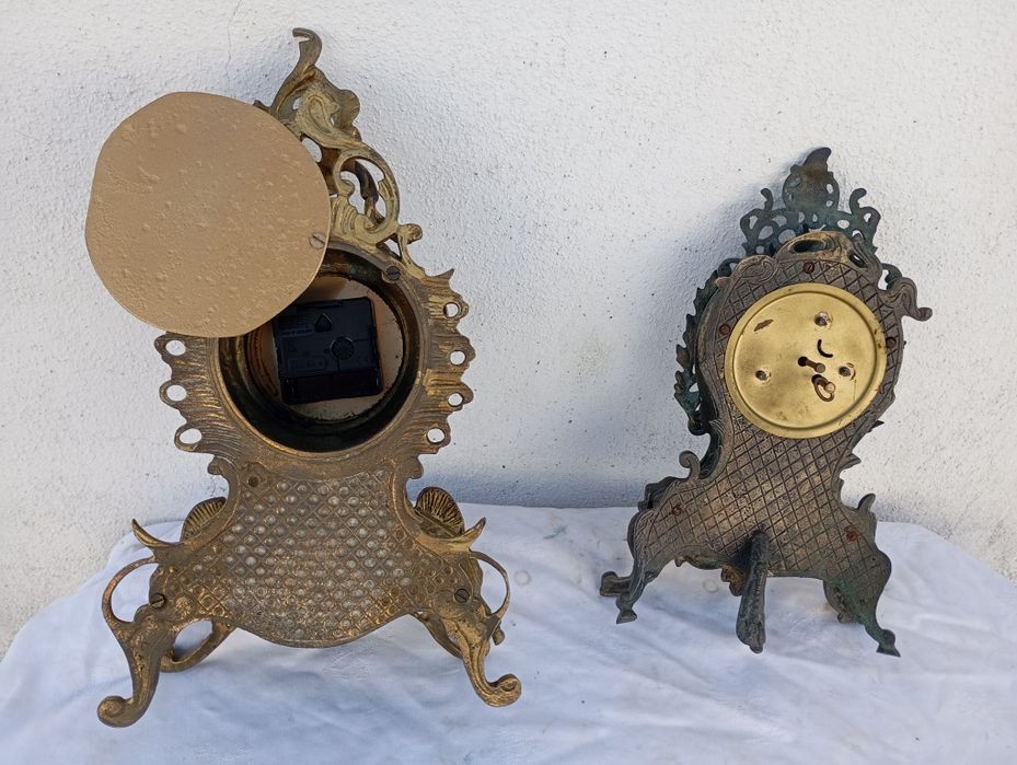 Relógios em latão muito antigos