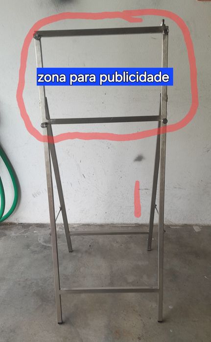 Expositor para publicidade ou ementa
