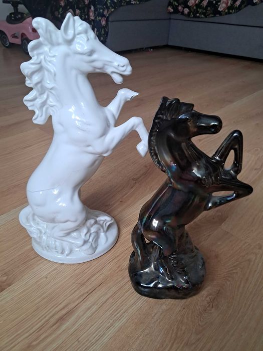 2x figury koni ozdobne