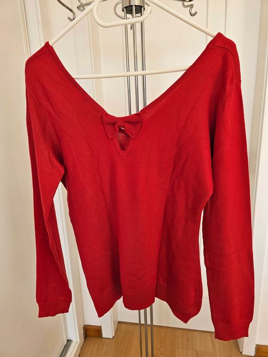 Camisola vermelha com laço atrás