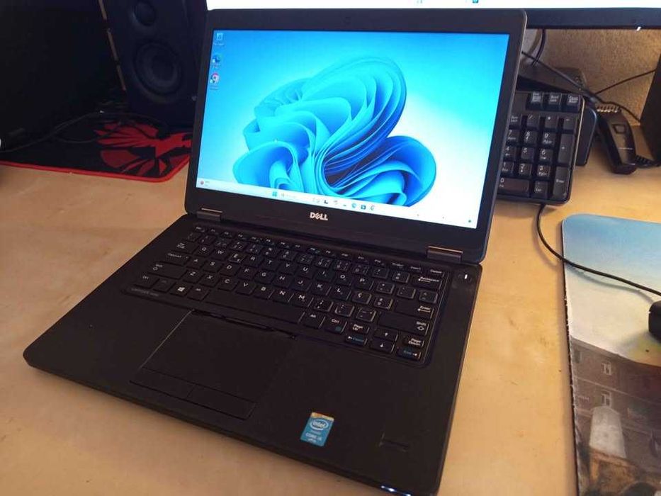 Computador Portátil Dell Wíndows 11 Pro / Intel i5 / 8 GB Ram / SSD / WiFi / Bateria 3 Horas