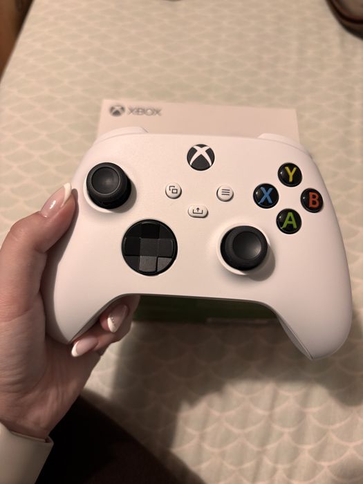 Xbox Wireless Controller – Robot White (White)64740901531779120