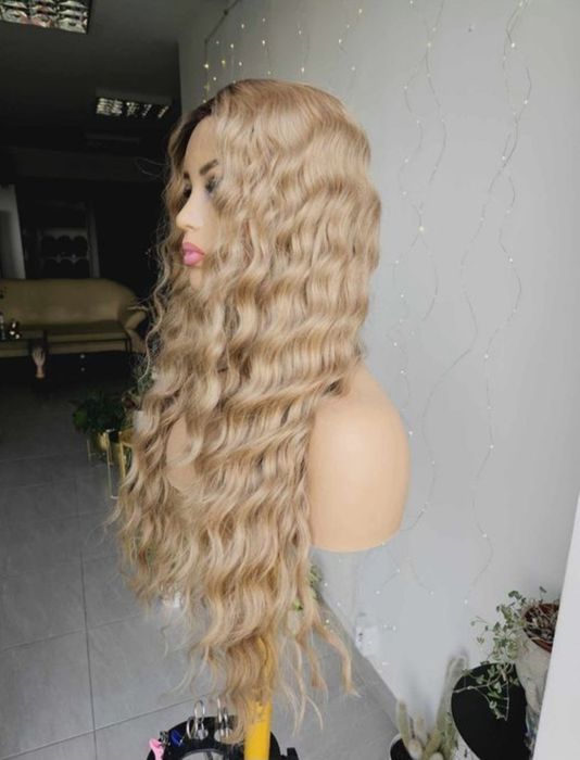Długa peruka fale Kaja ciemny blond z odrostem lacefront