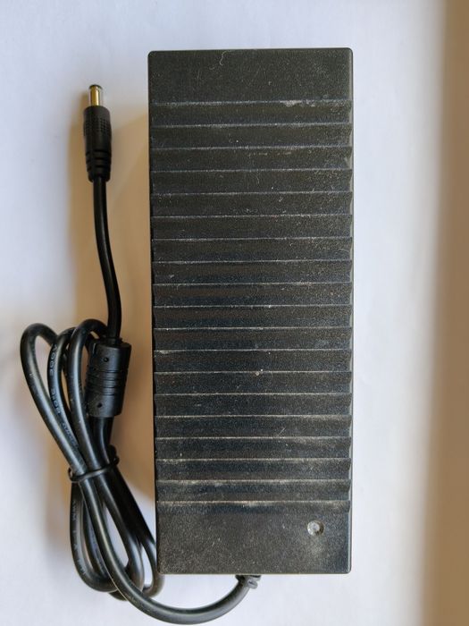 Zasilacz 24V 5A DC plus w środku