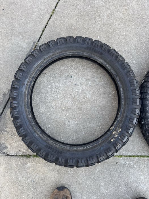 Pneus moto 130/80/18 e 90/90/21