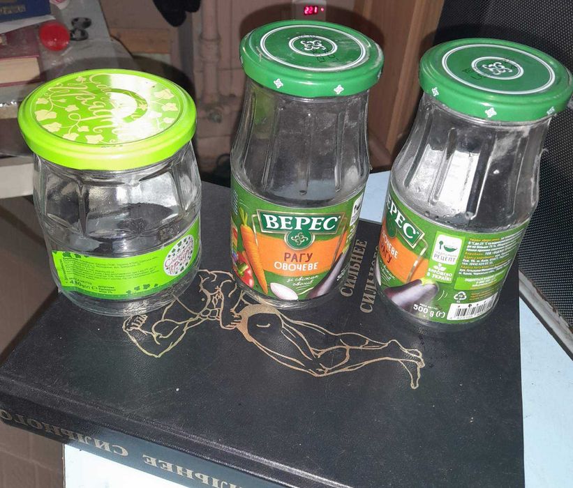 Євробанки з кришками.