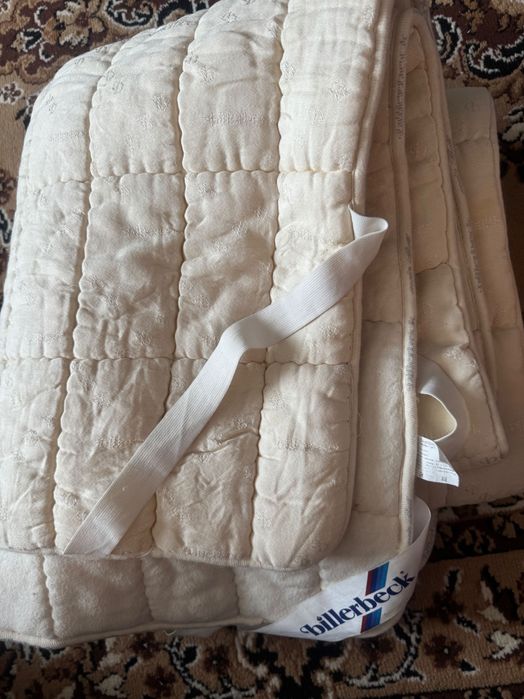 Продам одеяла и наматрасники