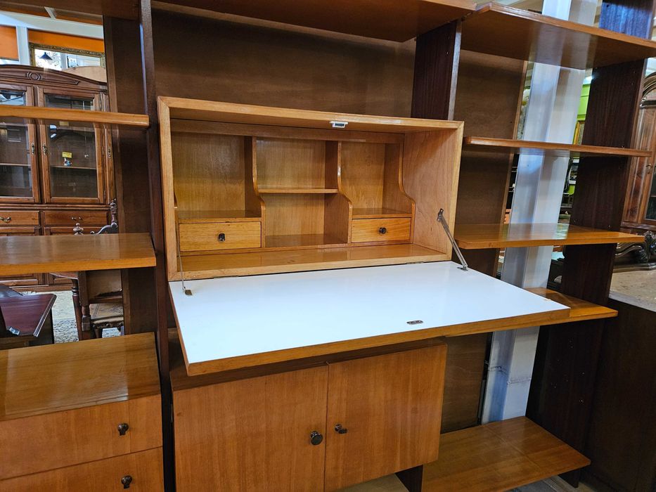 Enormíssimo estante vintage - Algumas marcas de uso