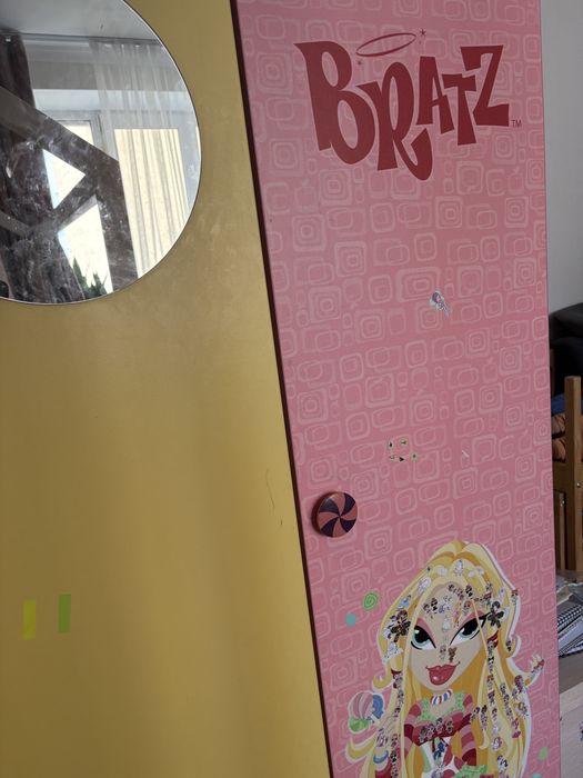 Шафа дитяча потрійна для дівчинки