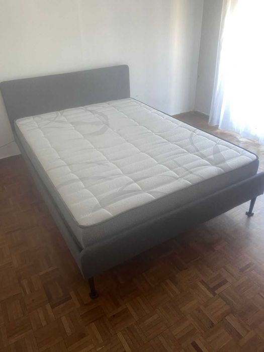 Cama 140x200 Com colchão de 140x190 semi-novo