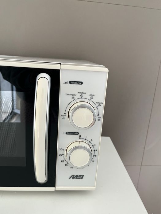 Microonda marca MEI