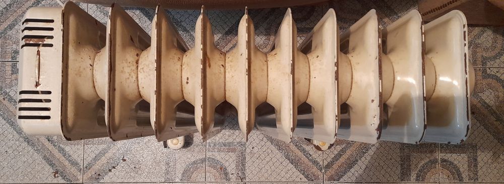 Aquecedor a óleo com rodas marca Samar - usado