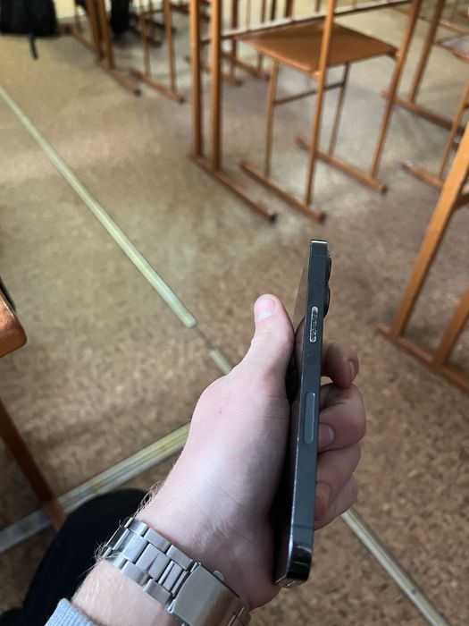 Продам власний Apple iPhone 13 Pro 256ГБ! Розбита задня кришка!!