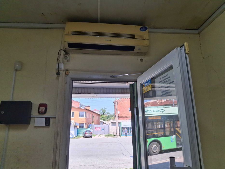 Аренда под кафе, магазин, круг 11 троллейбуса м. Вокзальная 8 мин.