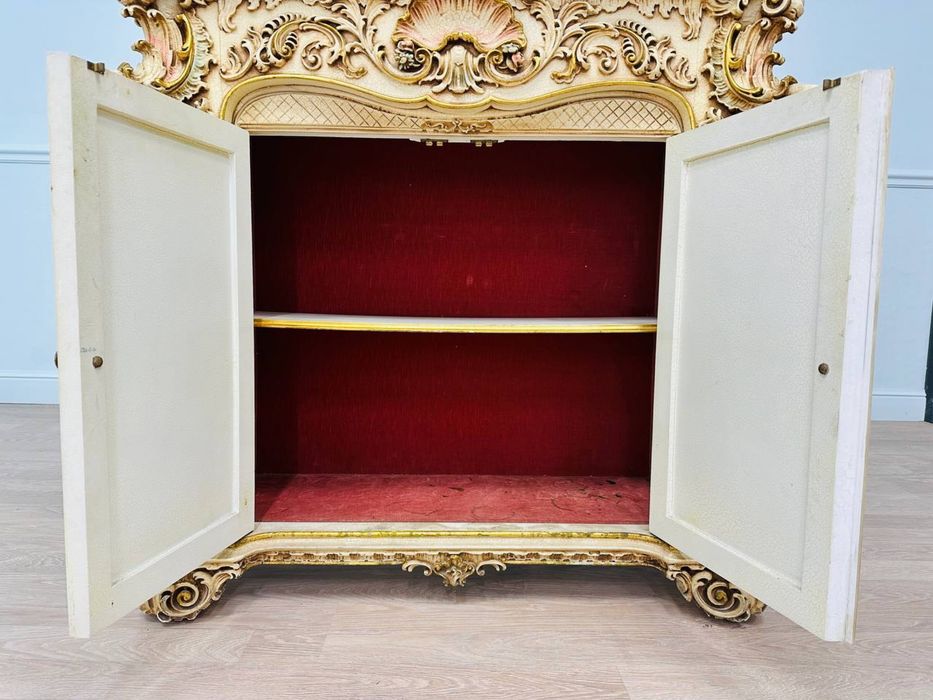 Вінтажний комод-бар з годинником у стилі Бароко