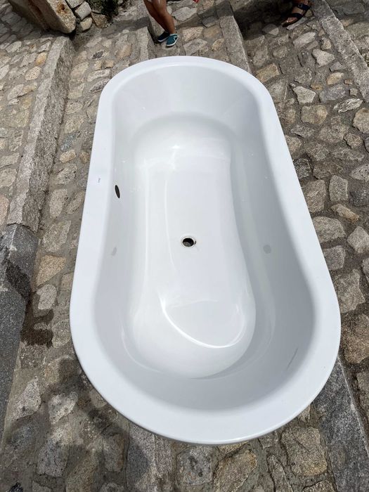 Banheira nova, branca, da "Sanitana"  180x80 cm