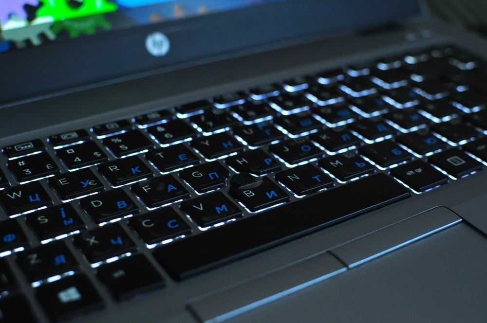 Игровой ноутбук HP 840 (Core i7 /8Gb/SSD /intel hd -2Gb)