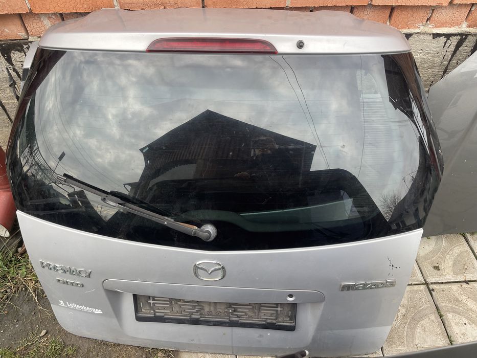 Кришка багажника зі склом Mazda Premacy мазда премасі 2001-2005 рік
