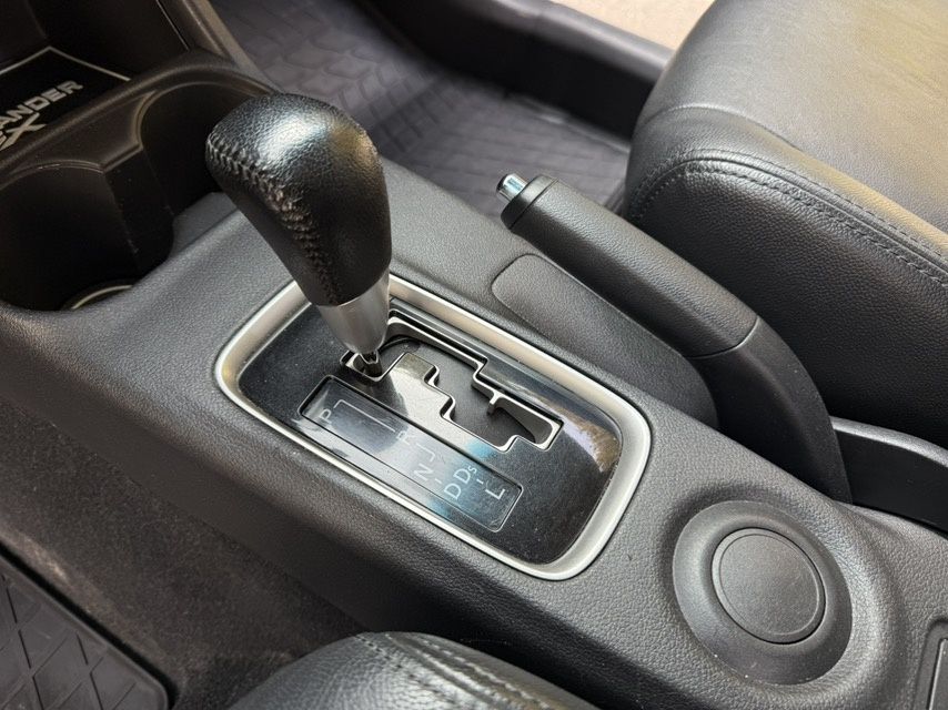 Продам Mitsubishi Outlander 2.4i gaz 2015