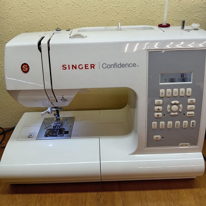 Швейна машина комп'ютерна Singer CONFIDENCE 7470