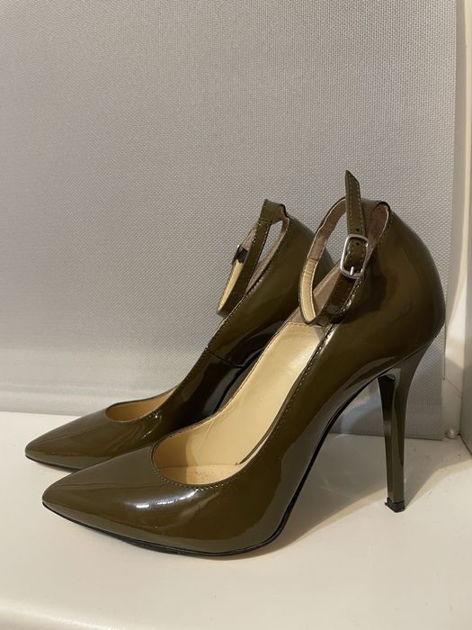 туфлі лодочки.