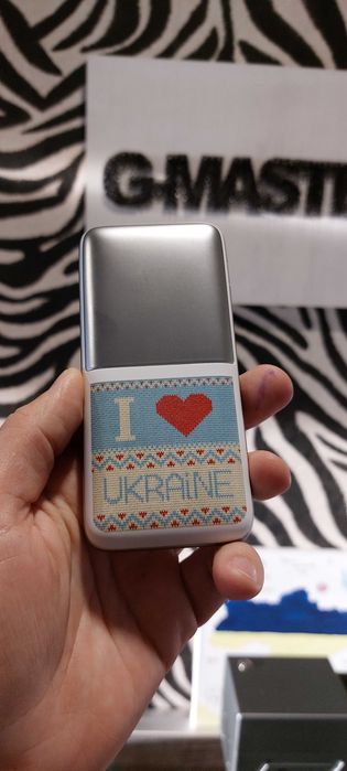Гравіювання та УФ друк на повербанках та жорстких дисках