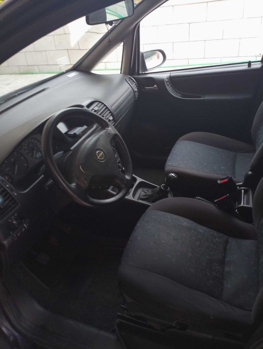 Viatura Opel Zafira