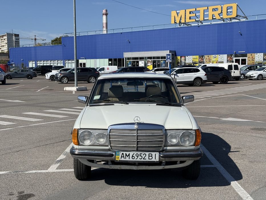 Mercedes-Benz E-Class W123 1984