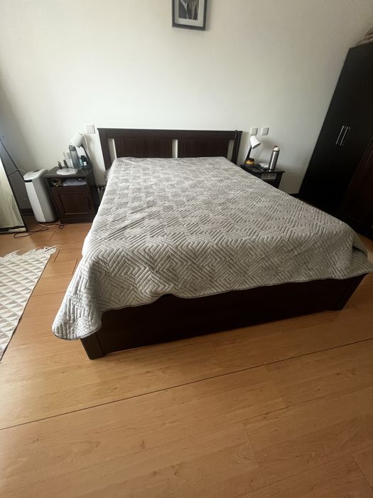 Vendo cama de casal, bom estado de conservação, nao inclui colchão.