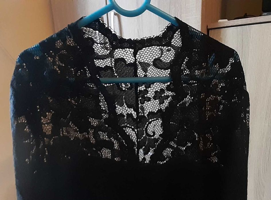 Śliczna koronkowa sukienka