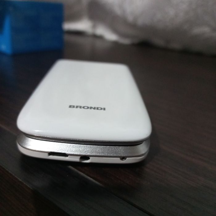 Мобільний телефон Brondi Magnum 4