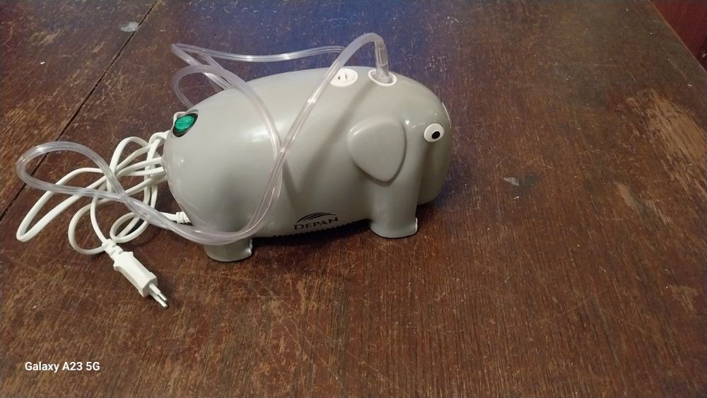 Inhalator tłokowy z wydajnym nebulizator słoń