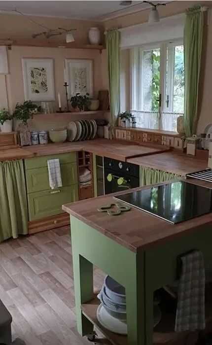 Продається земельна ділянка з будиночком по вул.Івасюка!