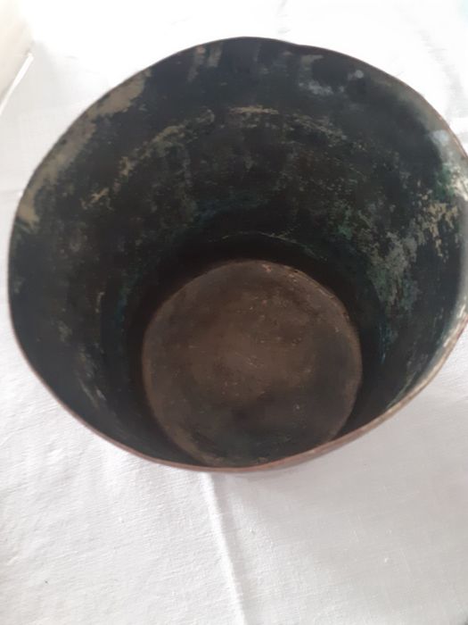 Pote de cobre antigo.Medidas:altura 17 cm e diametro 15 cm