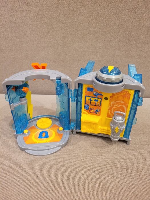 Superthings sekretna baza Kazoom Power