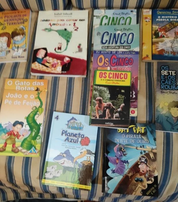 Vários livros para crianças
