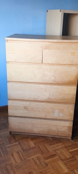 Comoda Malm do IKEA com 6 gavetas.