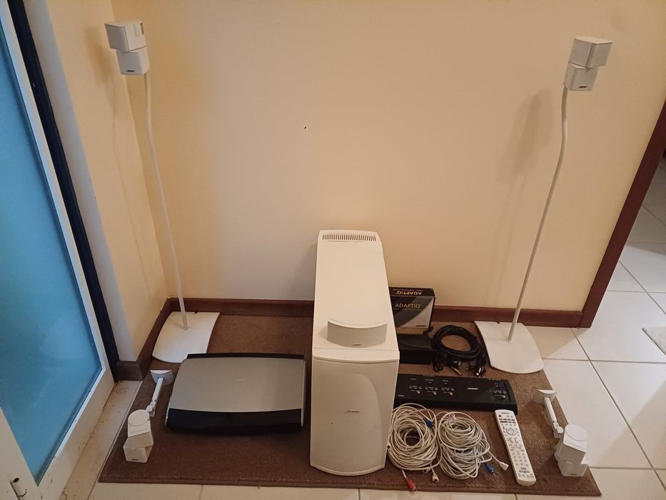 Sistema BOSE Lifestyle 48 . PRETO/BRANCO Leitor DVD e UMusic (c/disco