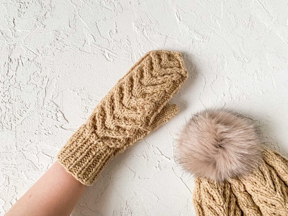 Теплі жіночі зимові шапки, вʼязана шапка з рукавицями, ручна робота