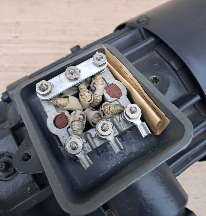 Двигун 127 / 220 в 0.7 кВт 3000 ОБ/хв (Электродвигатель, Двигатель)