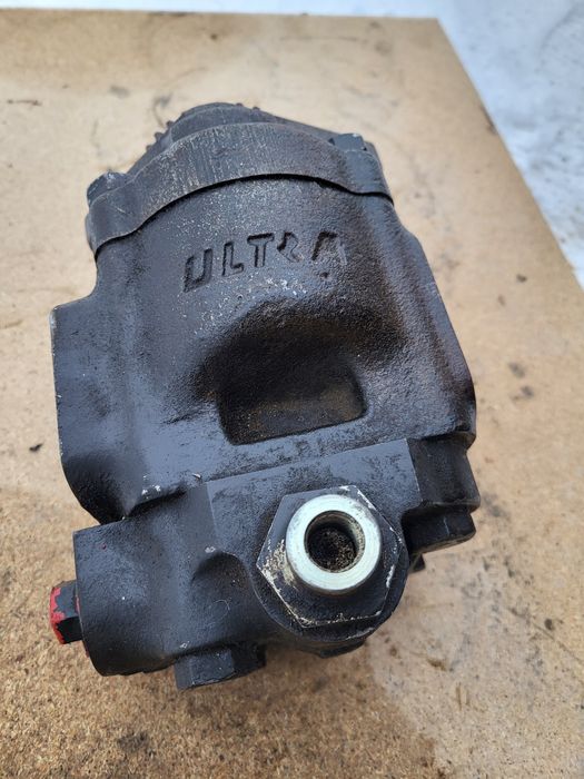 Sprzedam pompę oleju do Manitou 628 MLT.