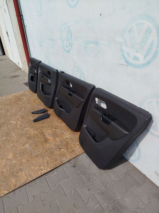 Дверні карти VW Amarok