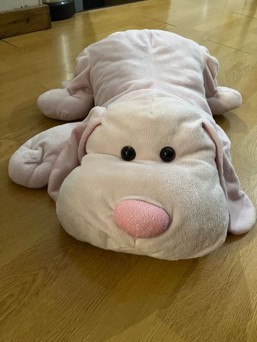Cão de pelúcia rosa