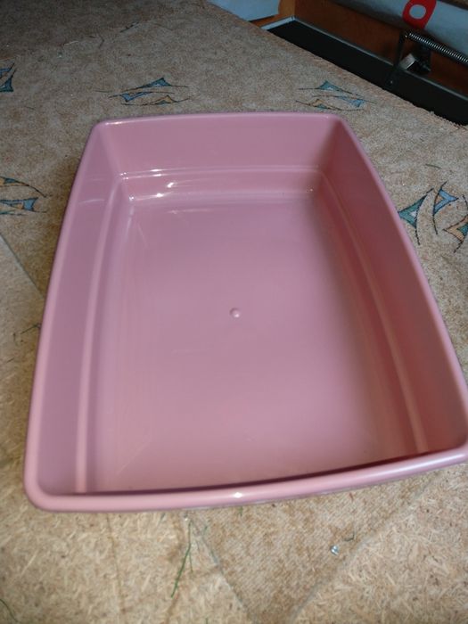 Duża kuweta dla kota z filtrem i miską.