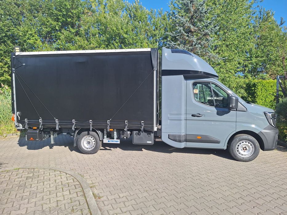 Renault Master  "Międzynarodówka" z tylnym spaniem 8 palet z windą