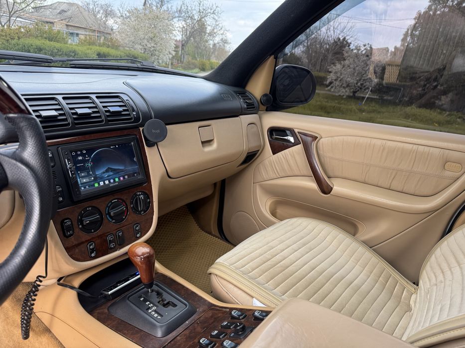 Mercedes ML430 4,3 бензин в отличном состоянии