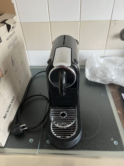Maquina café Nespresso citiz com fatura e garantia